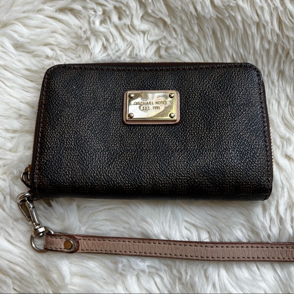 MICHAEL Michael Kors Handbags - Michael Kors Wristlet Wallet